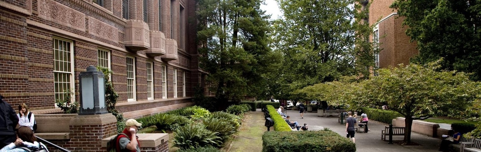 North facade and courtyard of Knight Library, University of Oregon