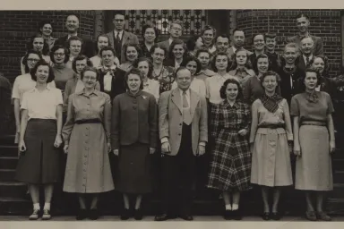 UO library staff (circa 1949) on the steps of Knight Library. Elizabeth Findly is in te third row back wearing a floral blouse. 